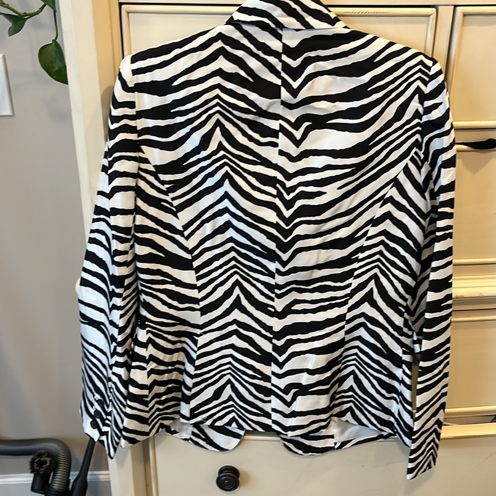 Stylish  Silk Black and White Zebra Print Women's Jacket
New never worn - Picture 11 of 12